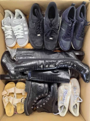 The photo shows a package with footwear in the category CSU.
