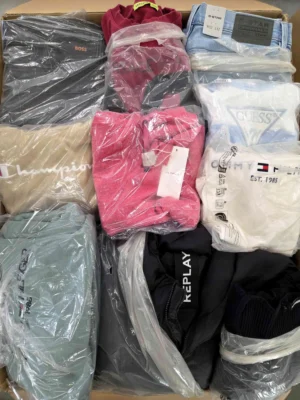The photo shows a package with clothing in the category D.