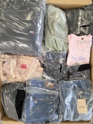 The photo shows a package with clothing in the category D.