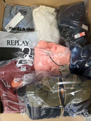 The photo shows a package with clothing in the category B.