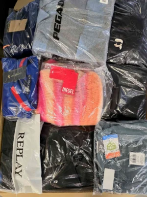 The photo shows a package with clothing in the category B.