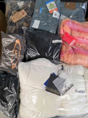 The photo shows a package with clothing in the category B.