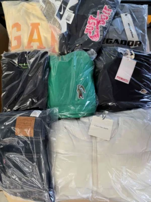 The photo shows a package with clothing in the category B.