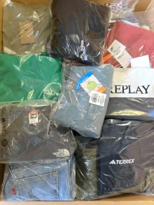 The photo shows a package with clothing in the category B.