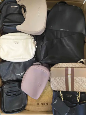 The picture shows a package with accessories in the category HC.