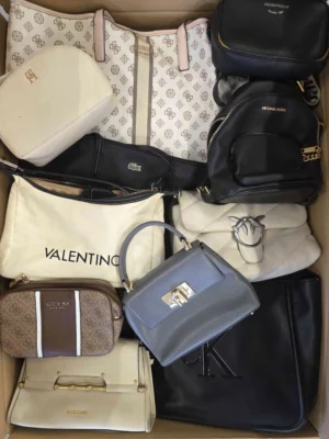 The picture shows a package with accessories in the category HC.