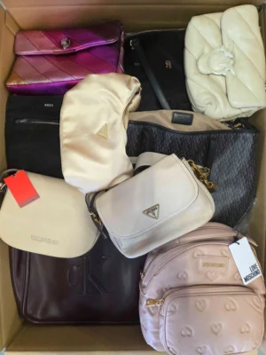 The picture shows a package with accessories in the category HC.