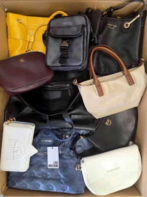 The picture shows a package with accessories in the category HC.