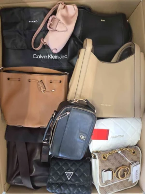 The picture shows a package with accessories in the category HC.