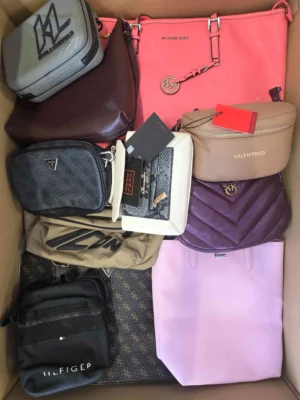 The picture shows a package with accessories in the category HC.