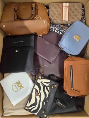 The picture shows a package with accessories in the category HC.