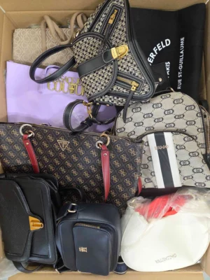 The picture shows a package with accessories in the category HC.