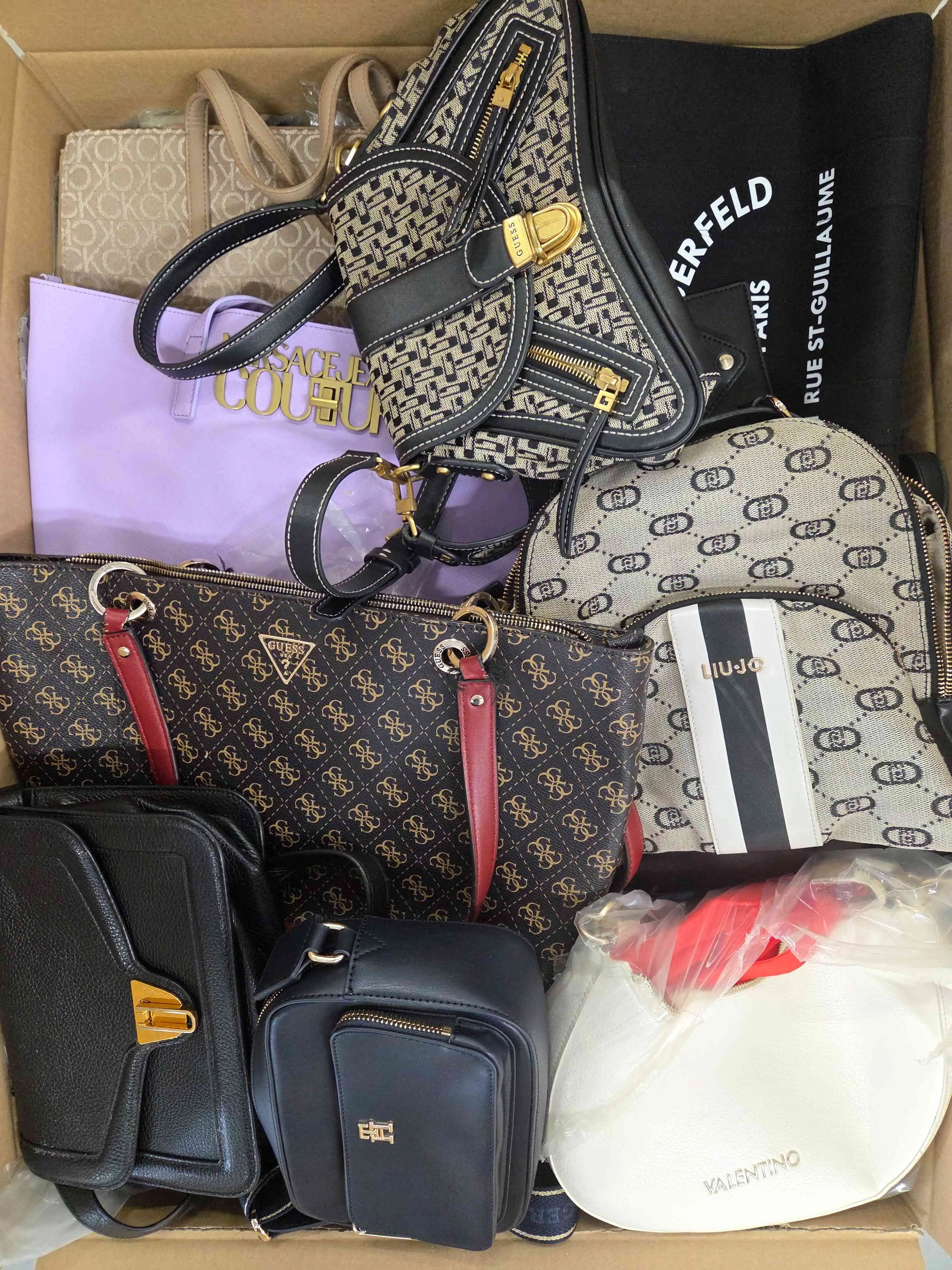 HC1516 3 The picture shows a package with accessories in the category HC.