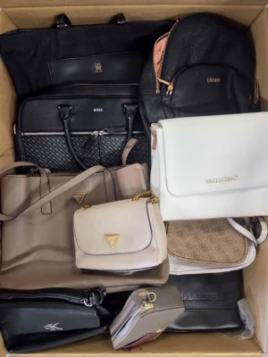 The picture shows a package with accessories in the category HC.