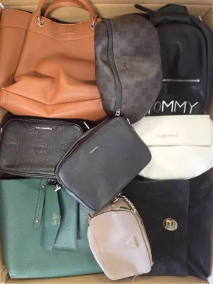 The picture shows a package with accessories in the category HC.