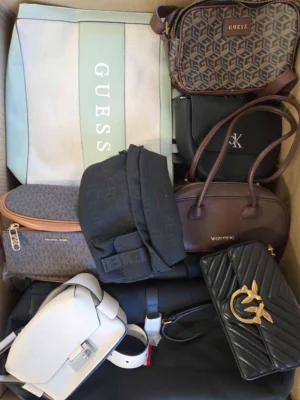 The picture shows a package with accessories in the category HC.