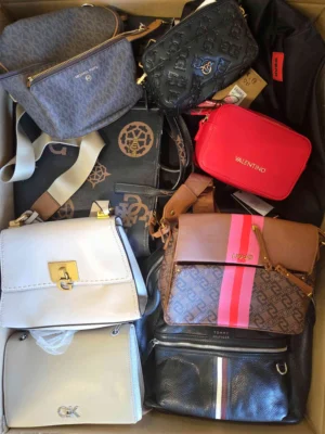 The picture shows a package with accessories in the category HC.