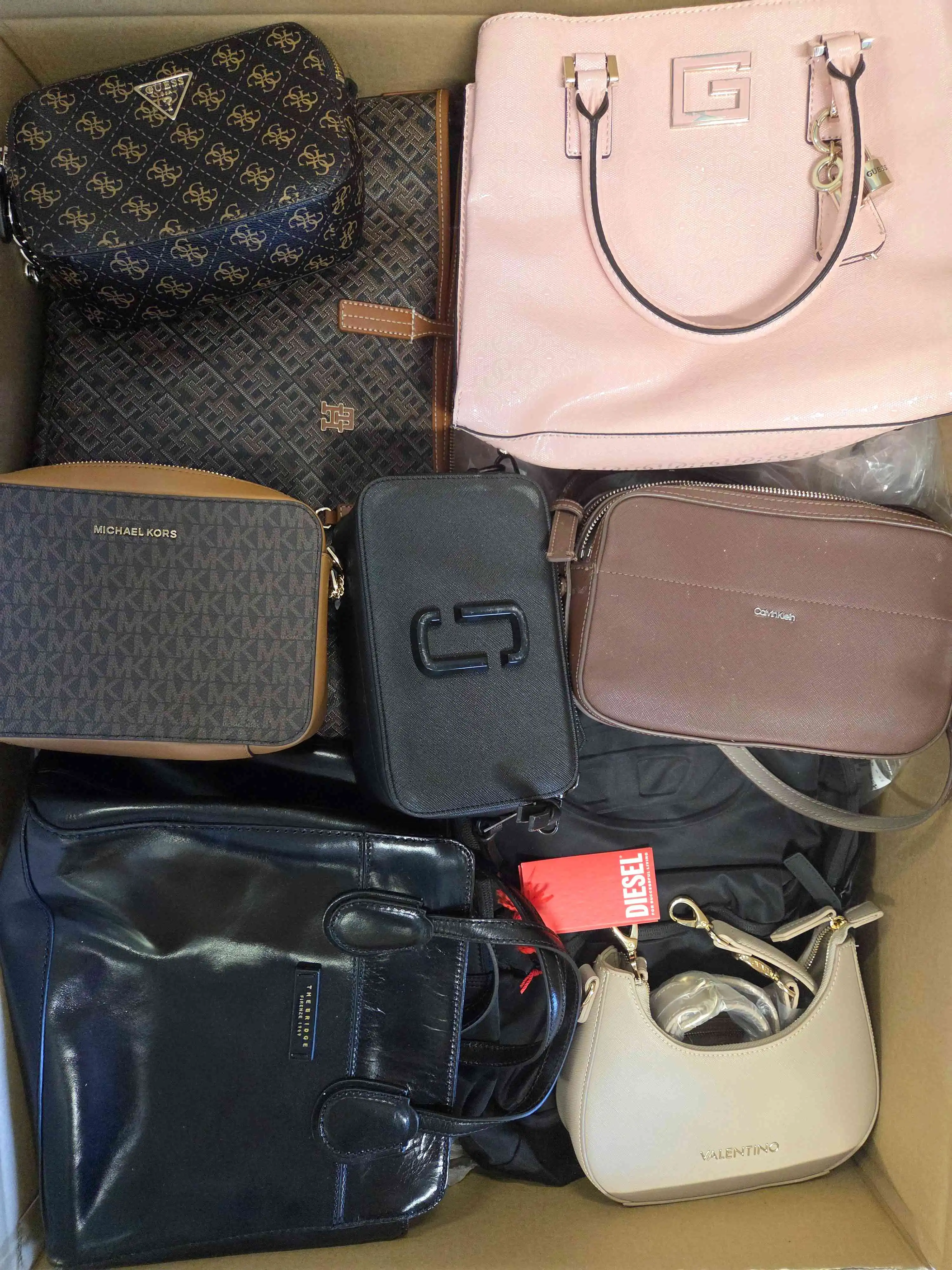 HC1531 3 The picture shows a package with accessories in the category HC.