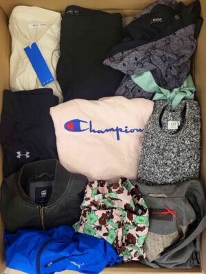 The photo shows a package with clothing in the category U.