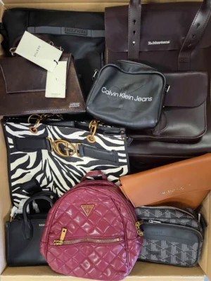 The picture shows a package with accessories in the category HC.