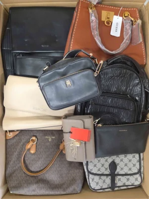 The picture shows a package with accessories in the category HC.