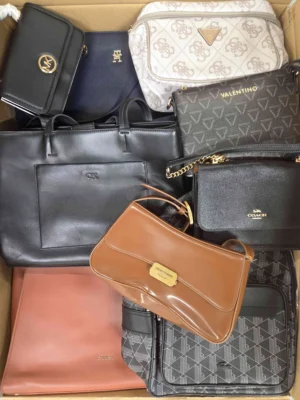 The picture shows a package with accessories in the category HC.