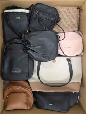 The picture shows a package with accessories in the category HC.