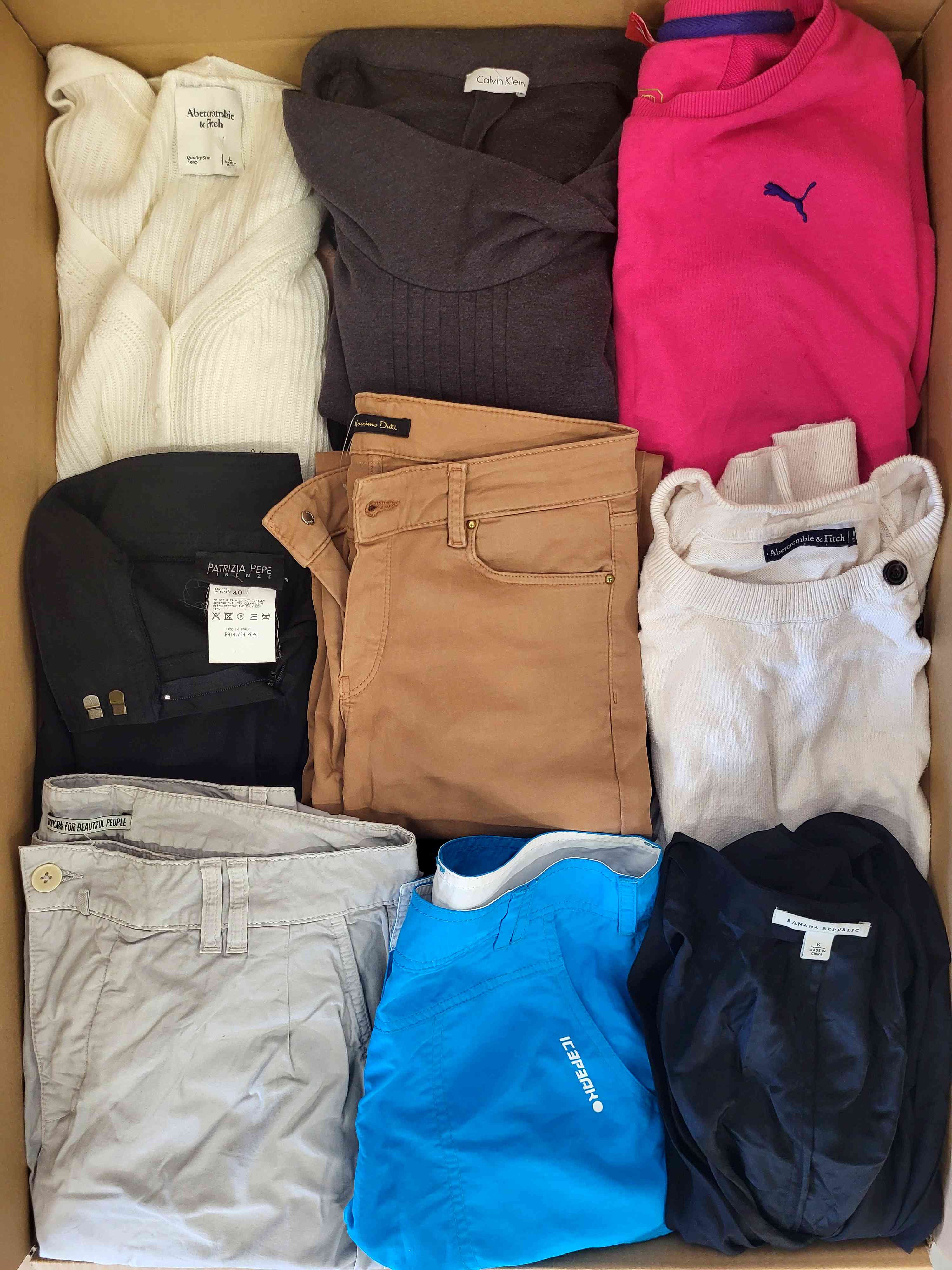 U1550 3 The photo shows a package with clothing in the category U.