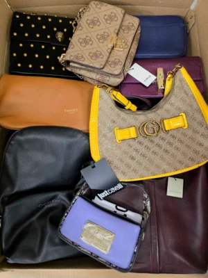 The picture shows a package with accessories in the category HB.