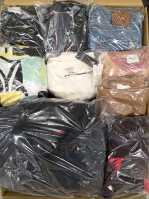 The photo shows a package with clothing in the category C.