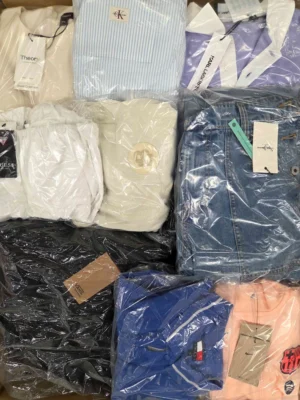 The photo shows a package with clothing in the category C.