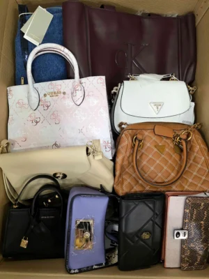 The picture shows a package with accessories in the category HB.