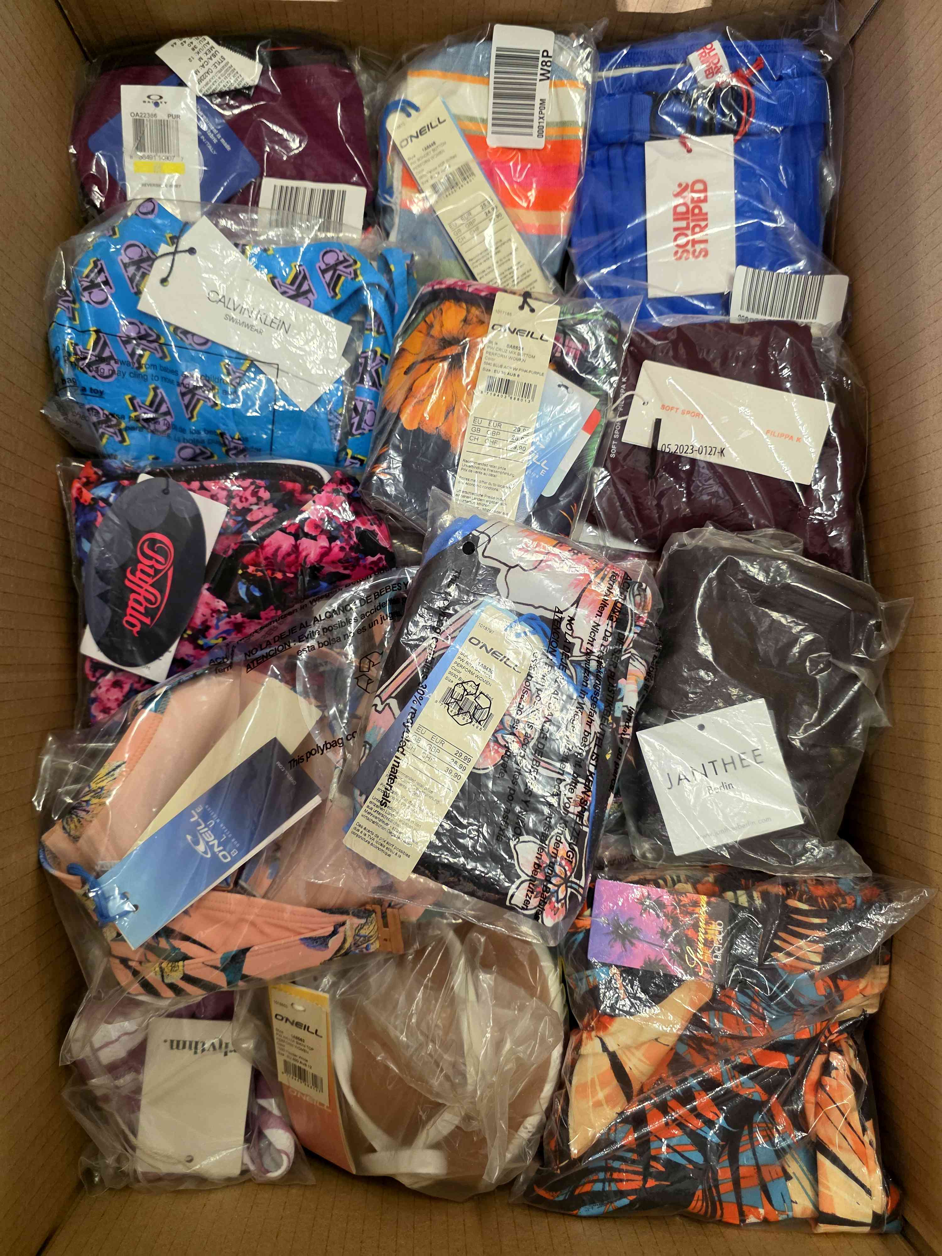 ABW169 3 The photo shows a package with clothing in the category ABW.