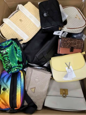 The picture shows a package with accessories in the category HB.