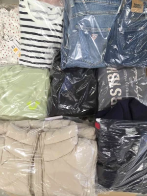 The photo shows a package with clothing in the category C.
