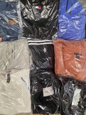 The photo shows a package with clothing in the category C.