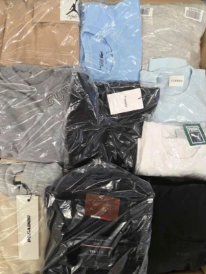 The photo shows a package with clothing in the category C.