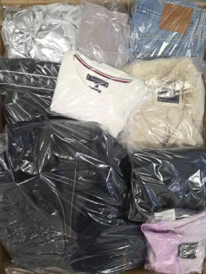 The photo shows a package with clothing in the category C.