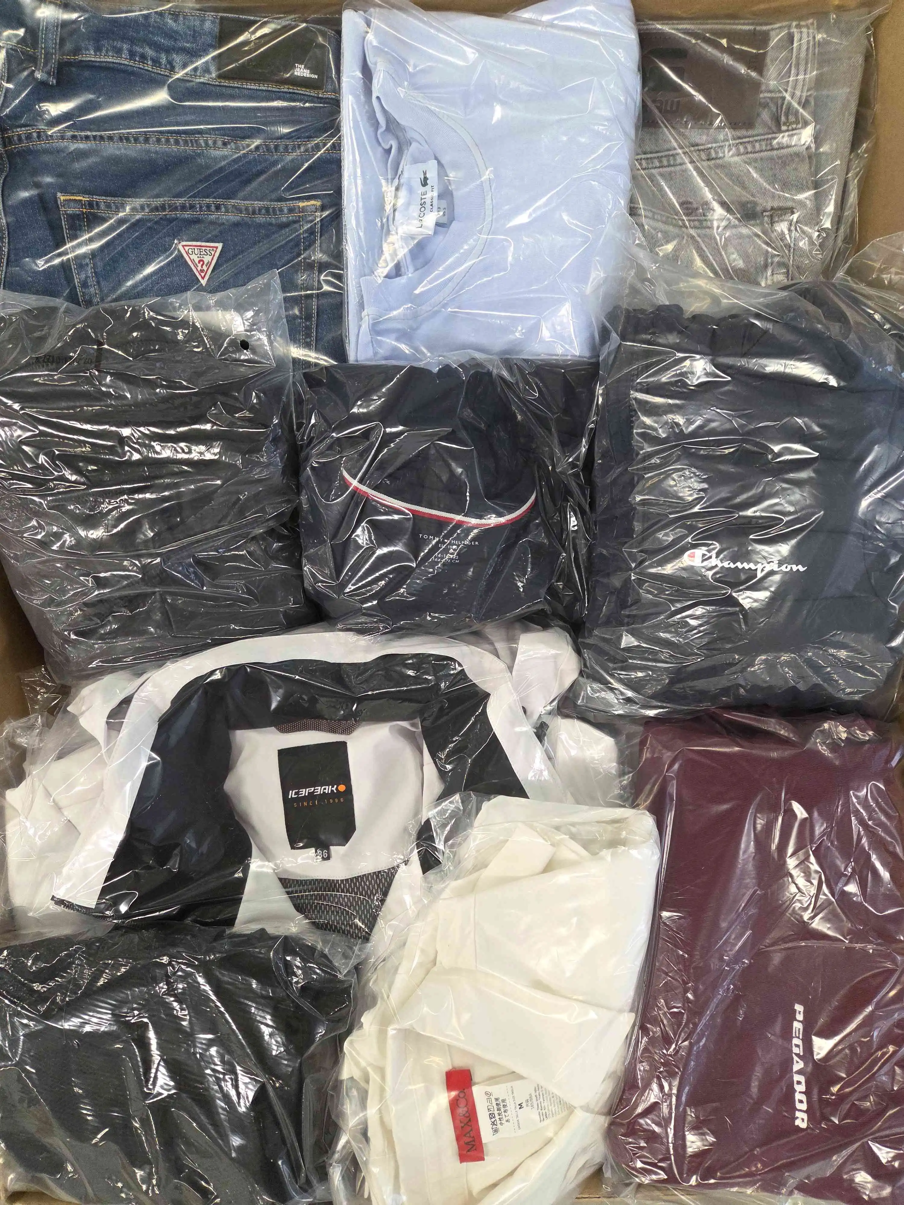 C1715 3 The photo shows a package with clothing in the category C.