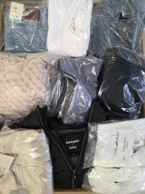 The photo shows a package with clothing in the category C.