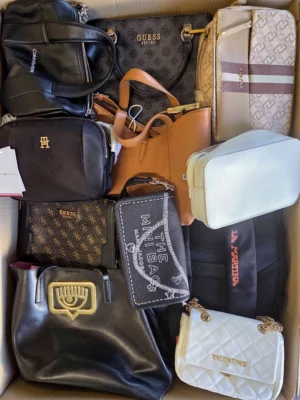 The picture shows a package with accessories in the category HD.