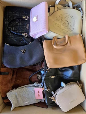 The picture shows a package with accessories in the category HD.