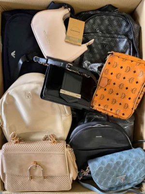 The picture shows a package with accessories in the category HD.