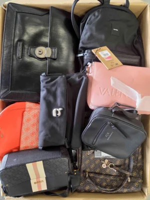 The picture shows a package with accessories in the category HD.