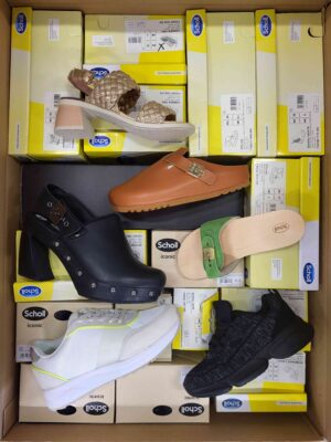 The photo shows a package with footwear in the category SM.