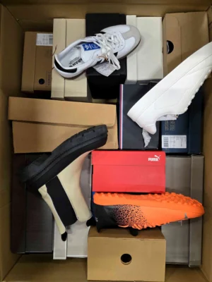 The photo shows a package with footwear in the category BS.