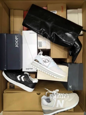 The photo shows a package with footwear in the category BS.