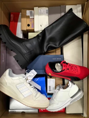 The photo shows a package with footwear in the category BS.