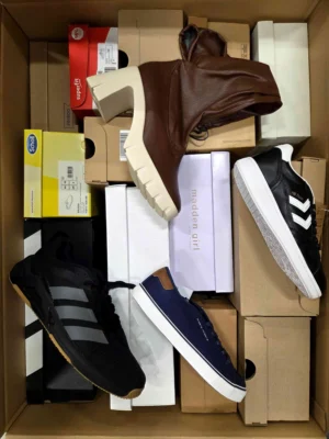 The photo shows a package with footwear in the category BS.