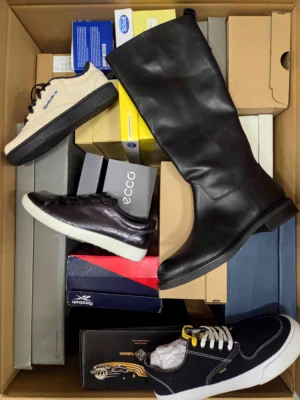 The photo shows a package with footwear in the category BS.